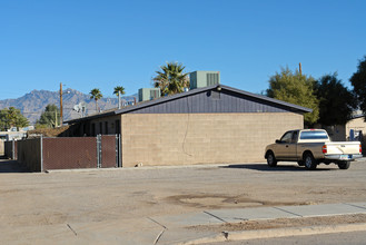 5619-5633 E 28th St in Tucson, AZ - Building Photo - Building Photo