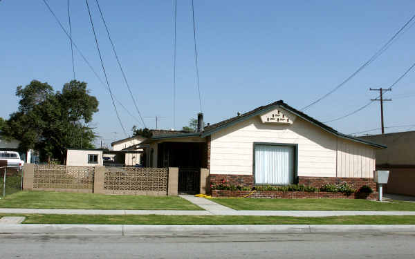 5 Unit Apartments +1 Non-conforming in Bellflower, CA - Foto de edificio