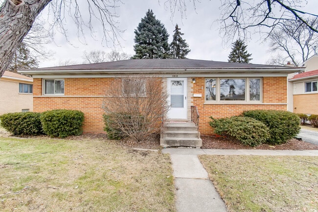property at 1810 W Lincoln St