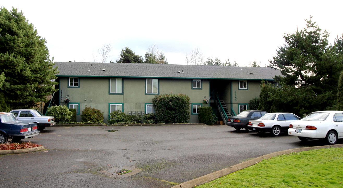 12100 SW Spur Ct in Beaverton, OR - Building Photo