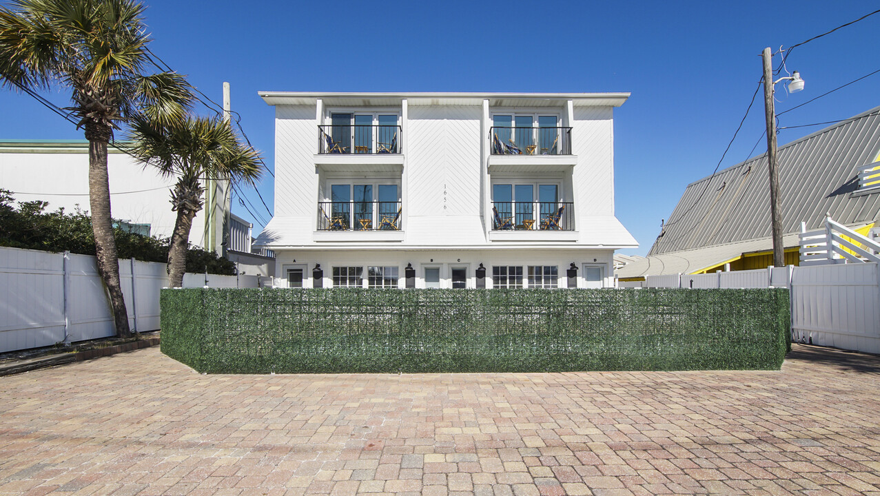 1656 Scenic Gulf Dr in Destin, FL - Building Photo