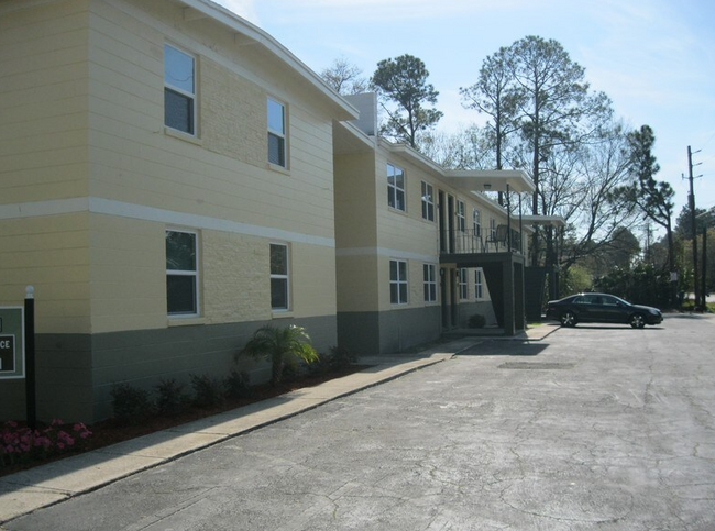 3818 N Canal St, Unit 109 in Jacksonville, FL - Foto de edificio - Building Photo