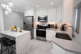 107 Highway 35 in South Amboy, NJ - Foto de edificio - Building Photo