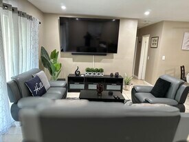 7530 Miramar Pky in Miramar, FL - Building Photo