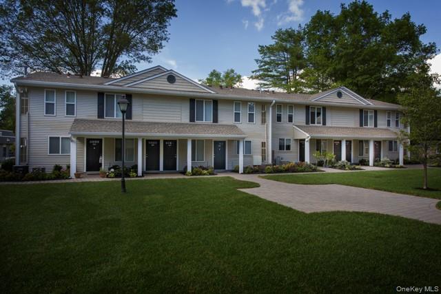 26 Country Club Dr in Coram, NY - Building Photo - Building Photo