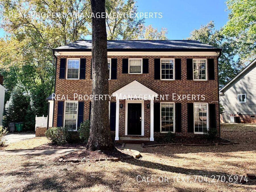 8509 Golf Ridge Dr in Charlotte, NC - Building Photo