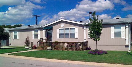 Boulder Ridge in Pflugerville, TX - Building Photo - Building Photo