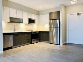 13768-13108 108 Ave in Surrey, BC - Building Photo