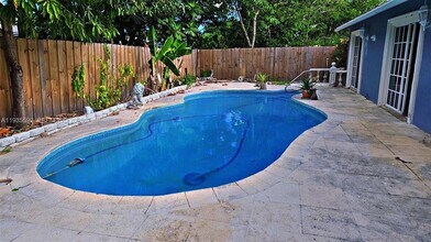 7601 Kimberly Blvd in North Lauderdale, FL - Building Photo - Building Photo