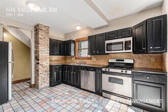 606 Valley Ave NW in Grand Rapids, MI - Building Photo - Building Photo