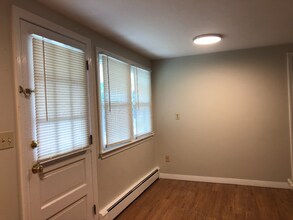 1233 Main St in Holden, MA - Foto de edificio - Building Photo