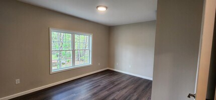 217 Rockingham Rd in Londonderry, NH - Building Photo - Building Photo