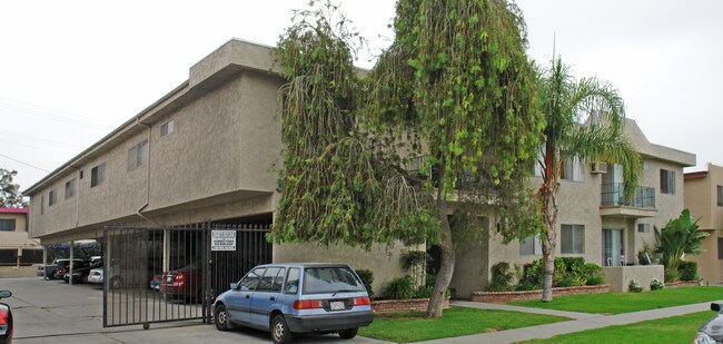 3736 Watseka Ave in Los Angeles, CA - Foto de edificio - Building Photo