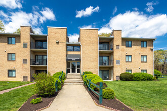 Mallard Court Apartments in Alexandria, VA - Foto de edificio - Building Photo