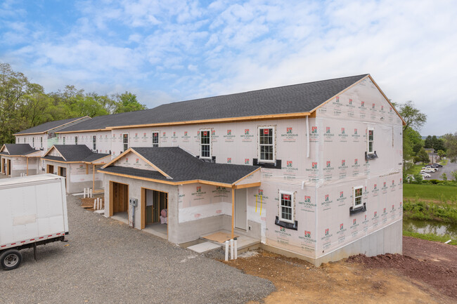 Town's Edge Townhomes in Lebanon, PA - Building Photo - Building Photo