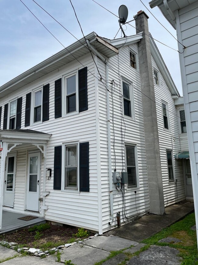 222 E Main Ave in Myerstown, PA - Building Photo - Building Photo