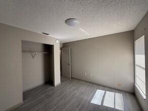 1958 Crystal Grove Dr, Unit Apt 4 in Lakeland, FL - Building Photo - Building Photo