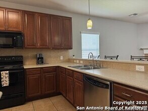15766 Cotton Tail Ln in San Antonio, TX - Building Photo - Building Photo