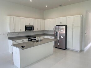 19447 SW 124th Ct in Miami, FL - Foto de edificio - Building Photo