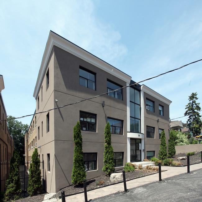 526 Harvie Ave in Toronto, ON - Building Photo - Building Photo