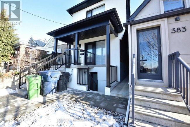 385 McRoberts Ave in Toronto, ON - Building Photo - Building Photo
