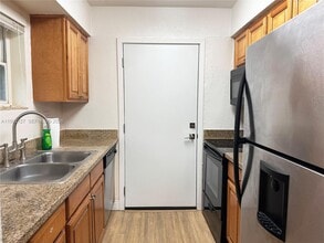 8475 SW 94th St in Miami, FL - Foto de edificio - Building Photo