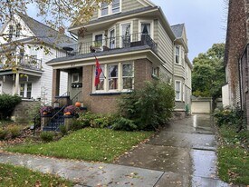 817 Ashland Ave, Unit Upper Unit in Buffalo, NY - Building Photo