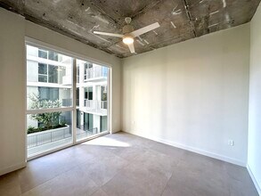 168 NW 30th St, Unit A4 in Miami, FL - Building Photo - Building Photo