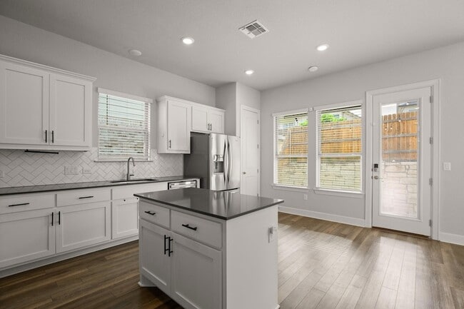 12809 Stanford Dr in Buda, TX - Building Photo - Building Photo