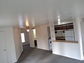 4920 Old Maysville Rd in Fort Wayne, IN - Foto de edificio - Building Photo