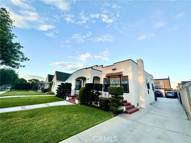 1605 S Olive Ave in Alhambra, CA - Building Photo