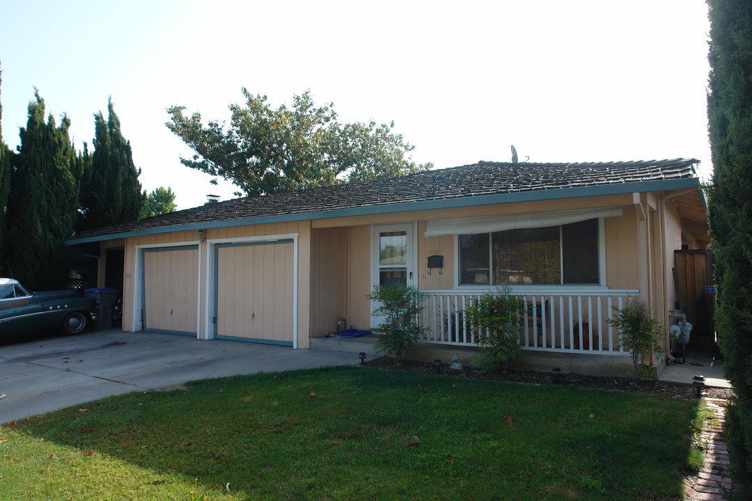 974 Desert Isle Dr in San Jose, CA - Building Photo