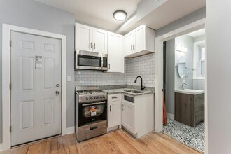 1624 W Beach Ave in Chicago, IL - Building Photo - Building Photo