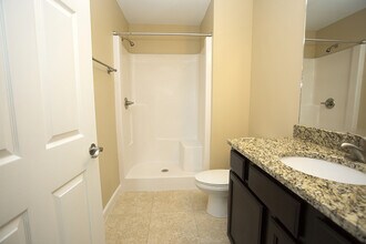 1700 Conservation Trl in Fort Walton Beach, FL - Foto de edificio - Building Photo
