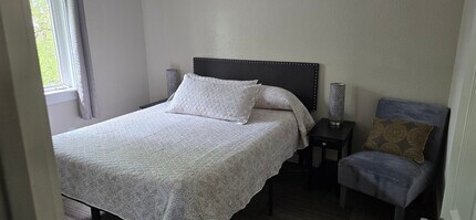 1208 Denali St, Unit 2 in Anchorage, AK - Foto de edificio - Building Photo