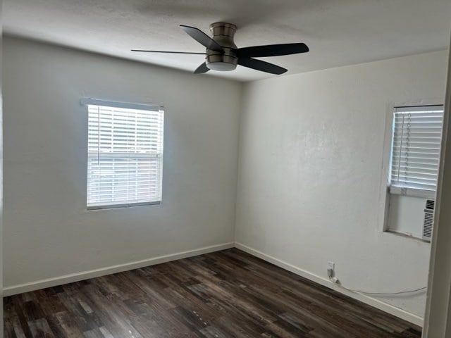 215 Hemlock Ave in Manteca, CA - Foto de edificio - Building Photo