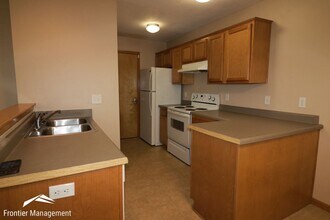 906-908 Kramer Ct in Junction City, KS - Building Photo - Building Photo