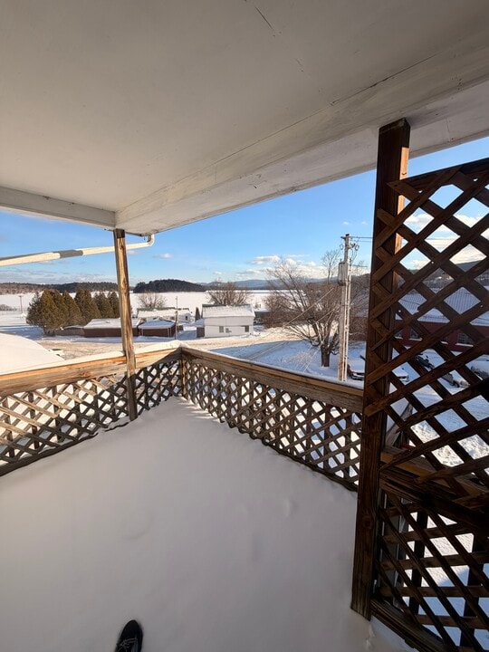 113 Railroad St, Unit 1 in Island Pond, VT - Building Photo