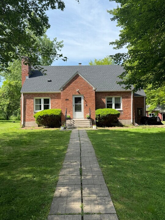 580 W Wolcott Ave in Windsor, CT - Building Photo