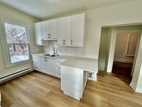 157 Hess St S in Hamilton, ON - Building Photo - Building Photo