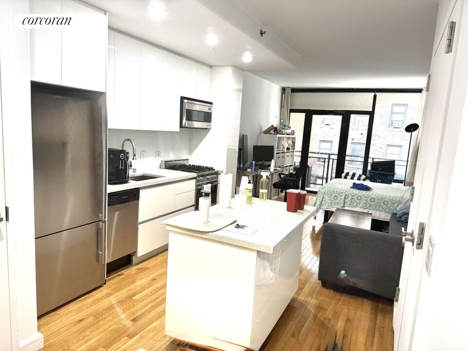 148 E 24th St in New York, NY - Building Photo