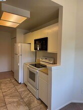 8145 Mountain View Dr, Unit H in Pleasanton, CA - Building Photo - Building Photo