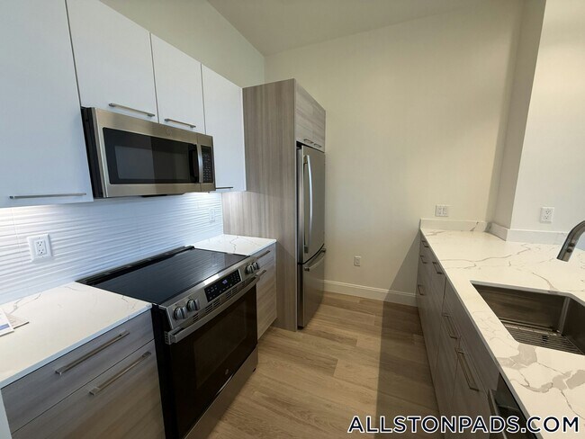 1079 Commonwealth Ave, Unit 209