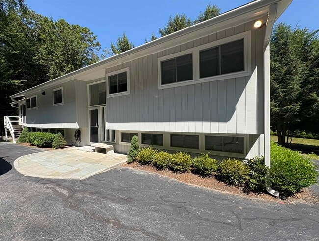 121 Upper Bay Rd in Sunapee, NH - Building Photo - Building Photo