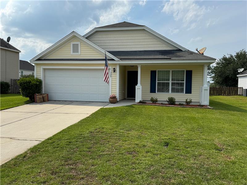 320 Grasslands Dr in Pooler, GA - Building Photo