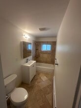 63 Selkirk Rd in Boston, MA - Foto de edificio - Building Photo