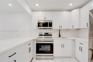 6095 W 18th Ave, Unit 220 in Hialeah, FL - Building Photo