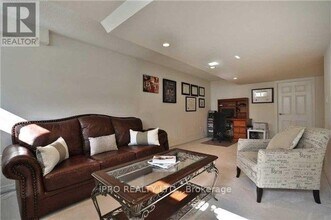 2456 Village Common in Oakville, ON - Building Photo - Building Photo