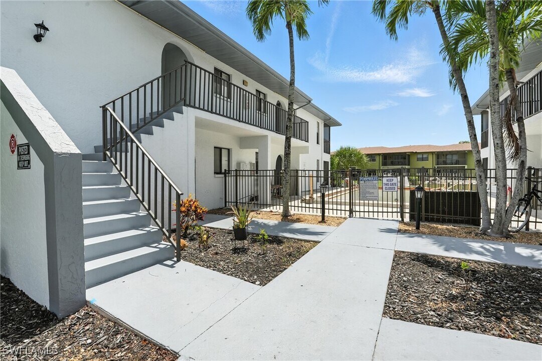 4712 SE 5th Pl in Cape Coral, FL - Building Photo