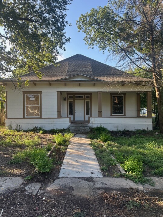802 E Limestone St in Mart, TX - Building Photo